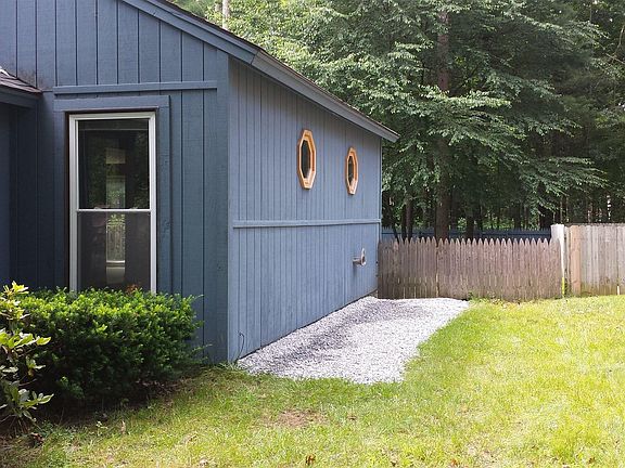 2nd image of 90 Arrow Wood Pl