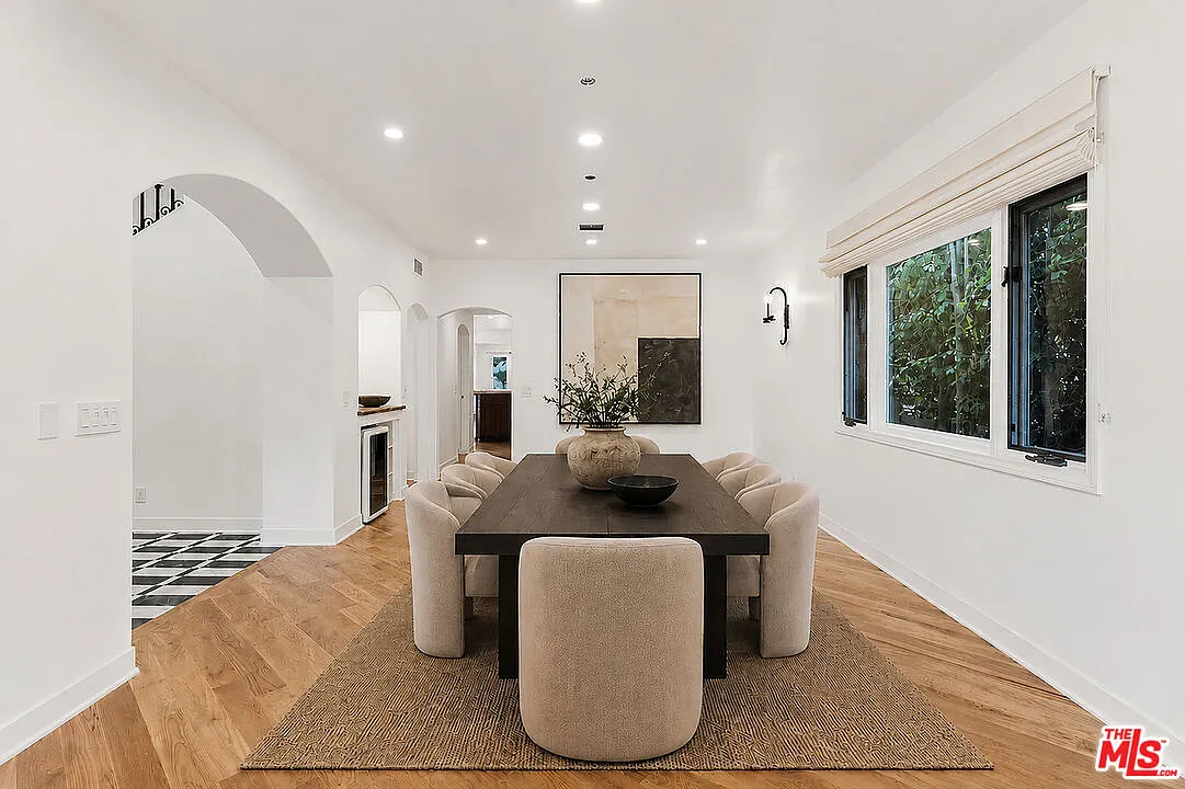 4 bed, 6.0 bath, 4886 sqft, $24,000 — Photo 3