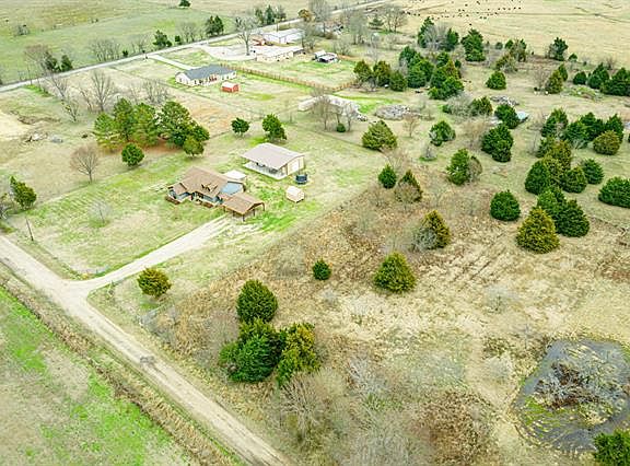 2nd image of 202 SE County Road 2190