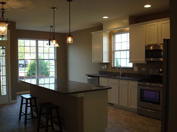 3rd image of 58 W Hague Dr