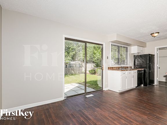 5th image of 30W118 Maplewood Dr