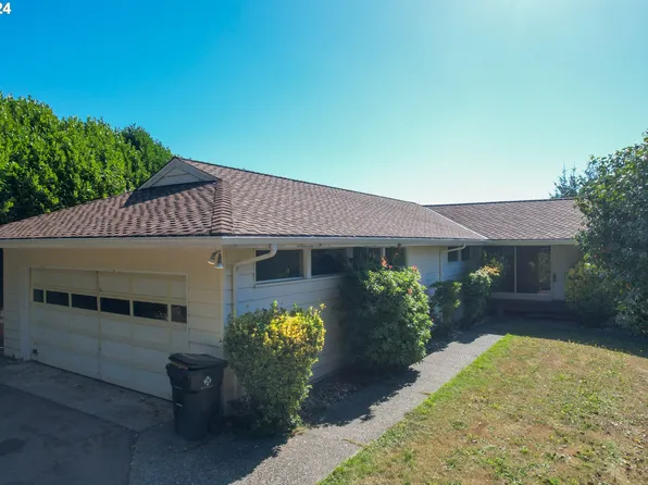 66681 Hummingbird Ln, North Bend, OR 97459