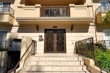 5th image of 11911 Mayfield Ave APT 305