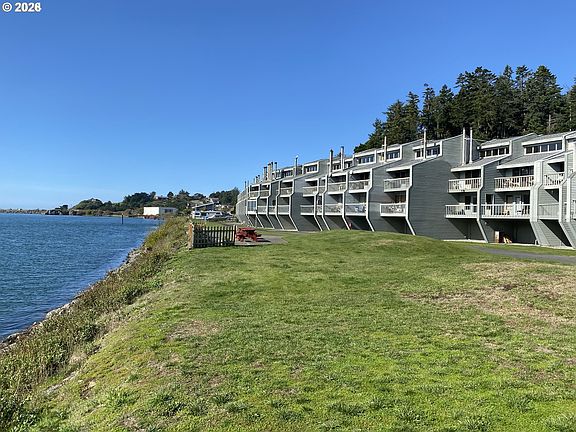 2nd image of 94304 Wedderburn Loop Rd #419