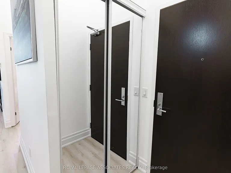 111 Upper Duke Cres #101 — Photo 13