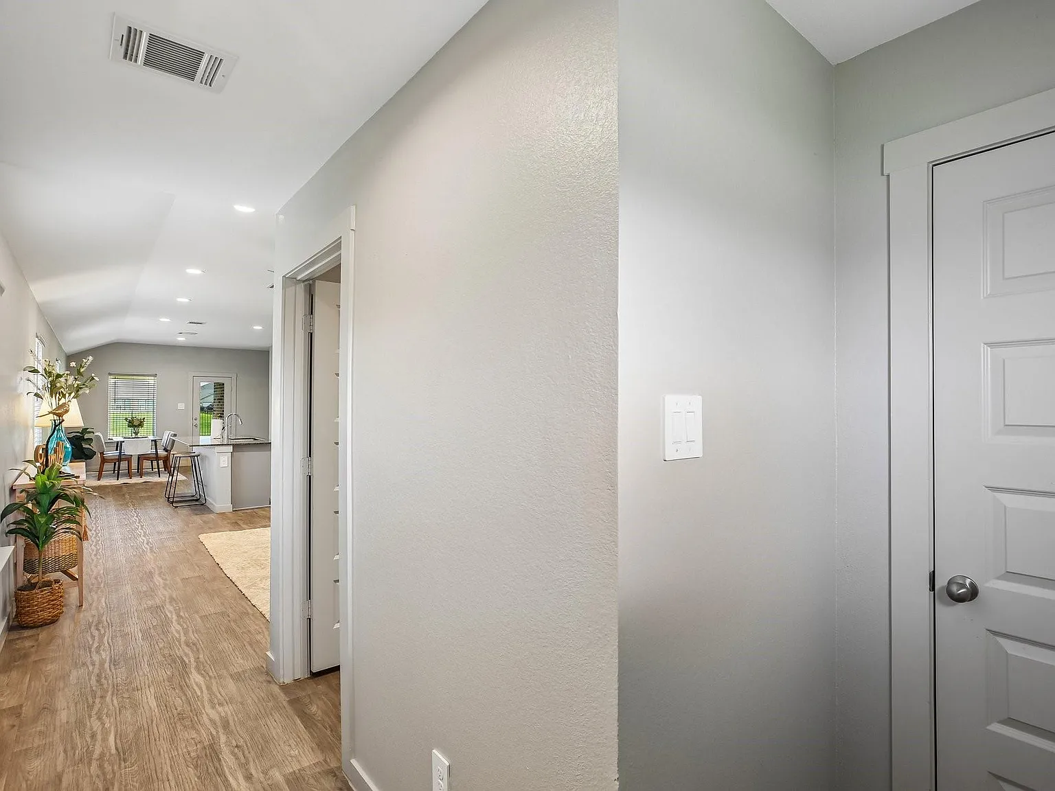 3 bed, 2.0 bath, 1434 sqft, $1,950 — Photo 4