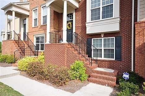 2nd image of 2142 Wylmoor Way SE