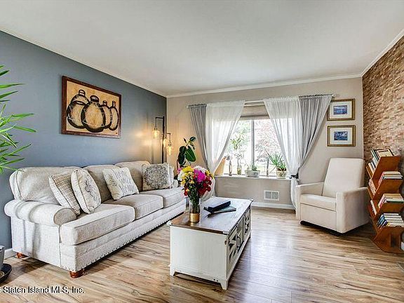 5th image of 49 Wolkoff Ln