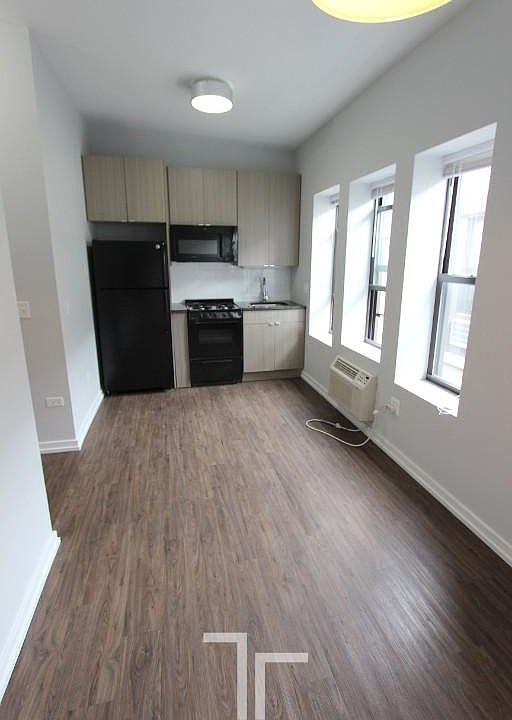 1st image of 4876 N Magnolia Ave #202