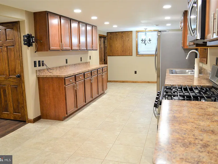 1105 Meander Dr #LOWER LEVEL — Photo 9