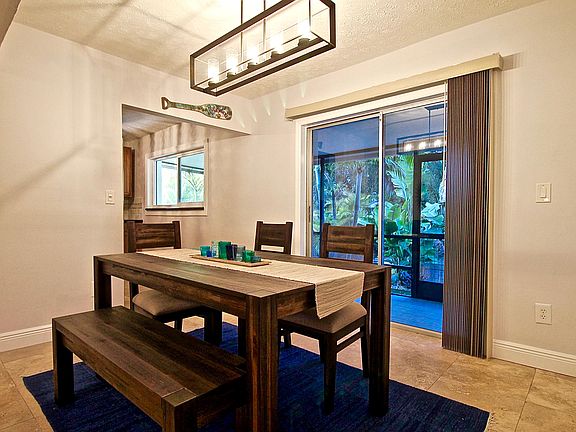 4th image of 177 N Coconut Palm Blvd