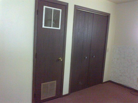 4th image of 7 E Church St