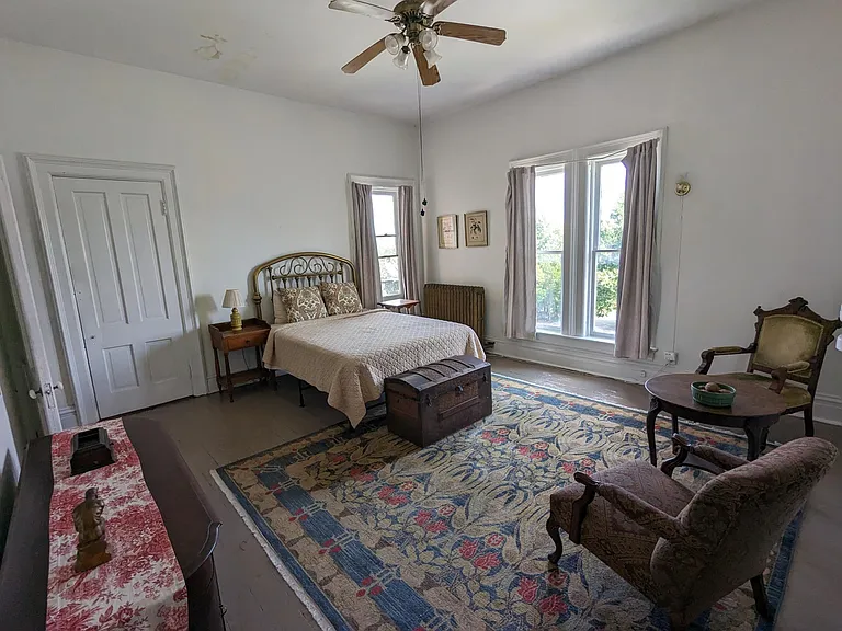 Spacious Hill Street Bedroom with Queen bed
