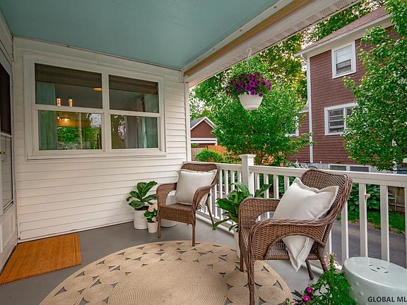 3rd image of 204 Lake Ave