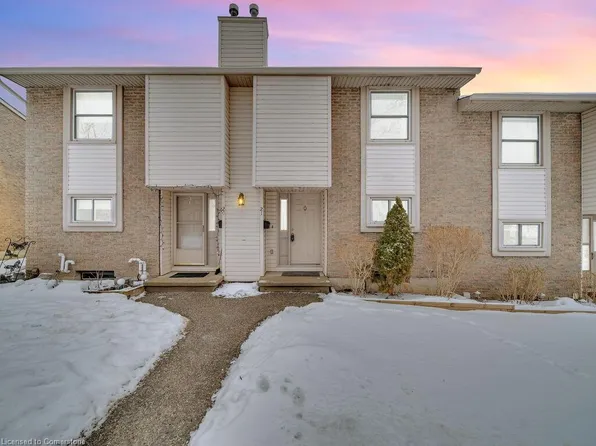 11 Grand River Blvd #21, Kitchener, ON N2A 2T2
