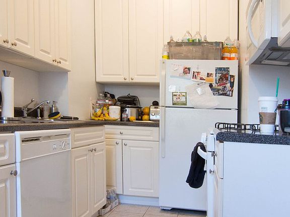 5th image of 145 W 71st St APT 4E