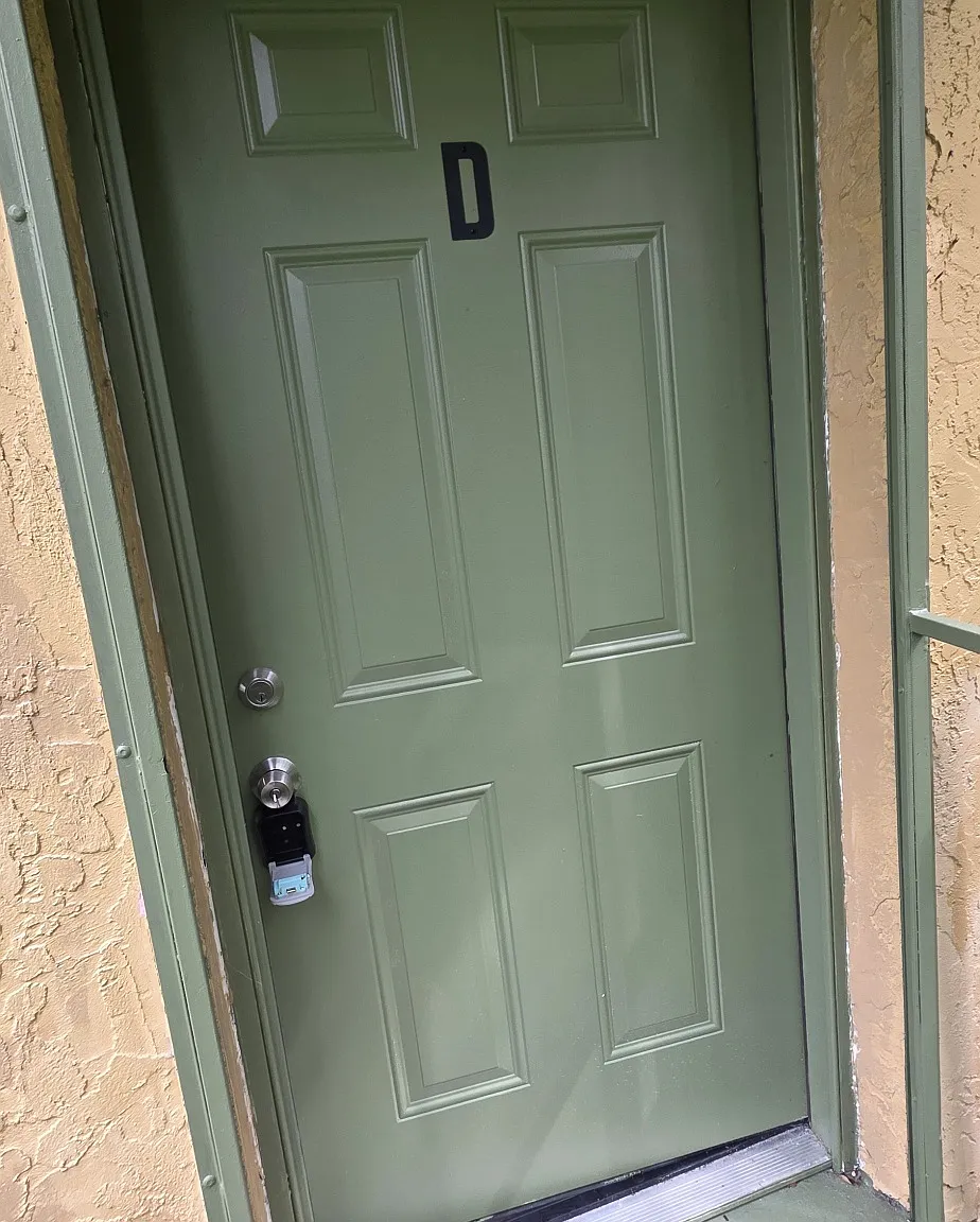 2 bed, 700 sqft, $1,400 — Photo 2