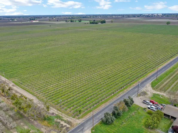 2227 W Sargent Rd, Lodi, CA 95242