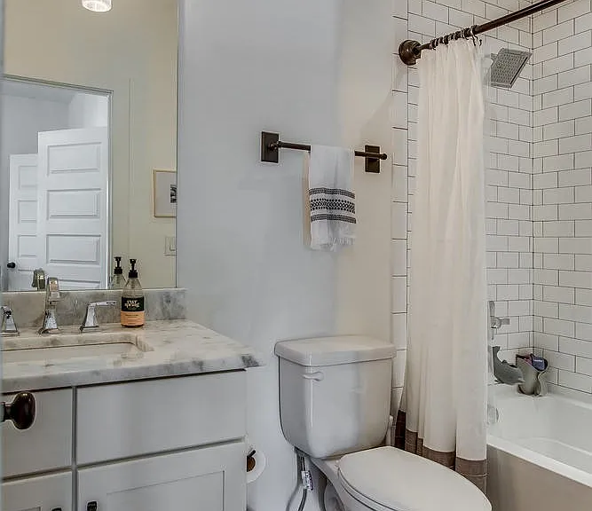 Guest Bathroom off Main entrance