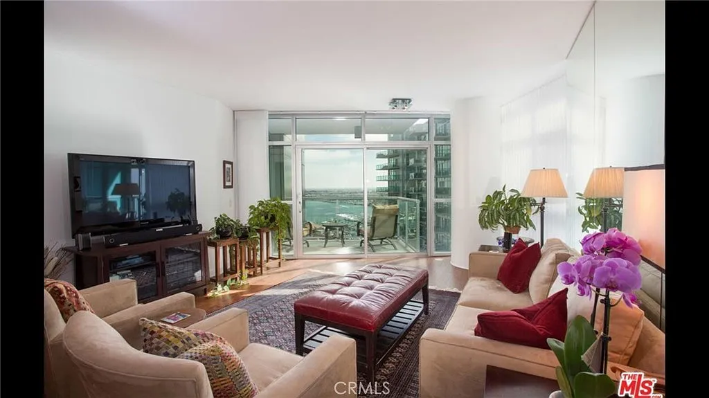 13650 Marina Pointe Dr — Photo 2