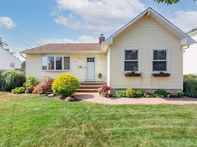 611 Bermuda Road, West Babylon, NY, 11704
