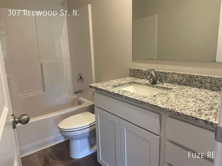 307 Redwood St N — Photo 8
