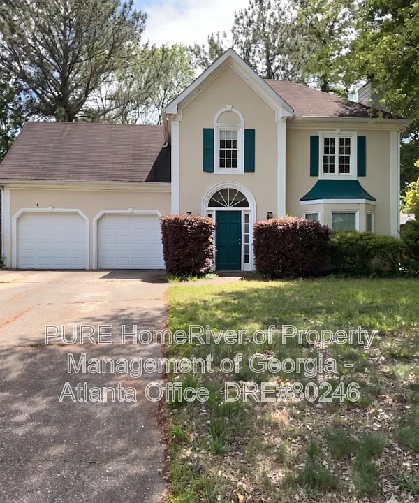 743 Helga Dr NE