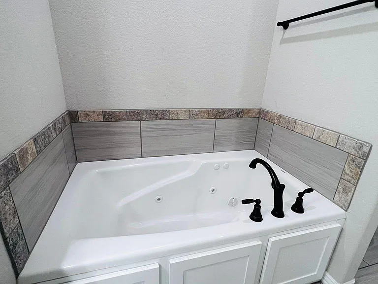 601 Holly St — Photo 15
