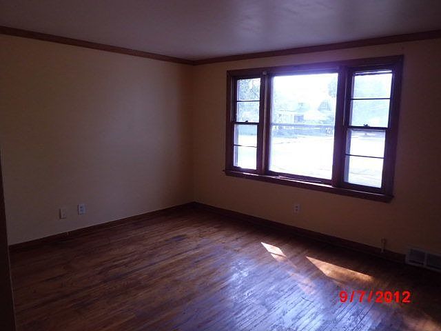 2nd image of 22 Scheu Park