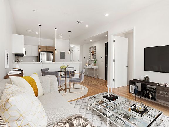 4th image of 2422 Snyder Ave #4