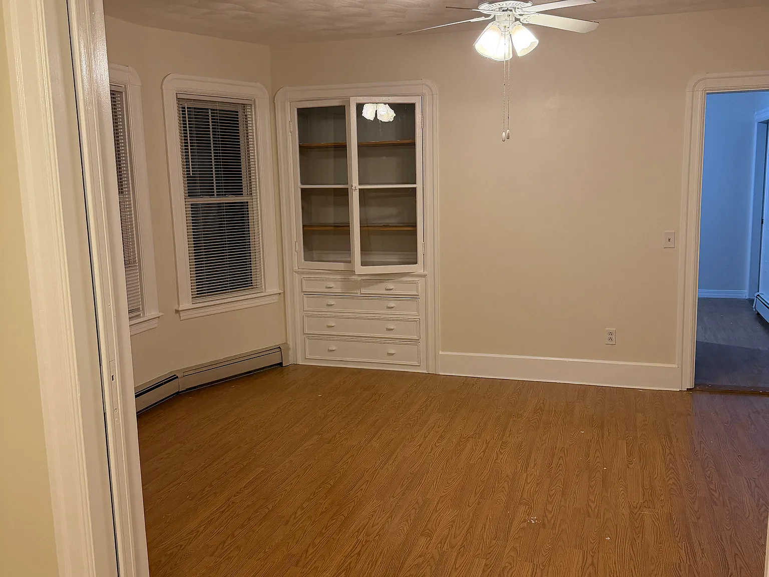 3 bed, 1137 sqft, $2,300 — Photo 3