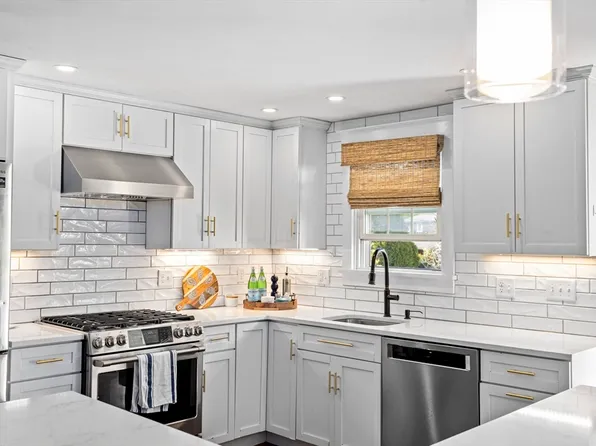 88 Beaver Dam Rd, Scituate, MA 02066