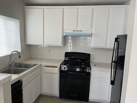 5th image of 1108 Termino Ave APT 301