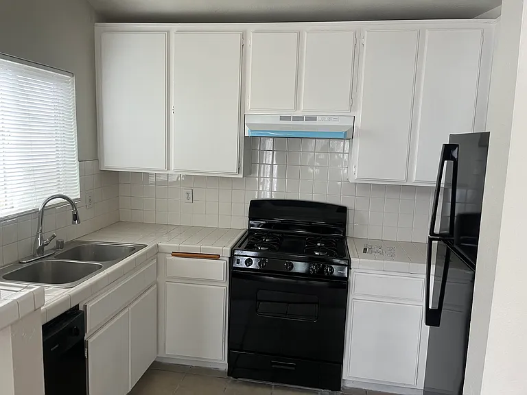 1108 Termino Ave #301 — Photo 5