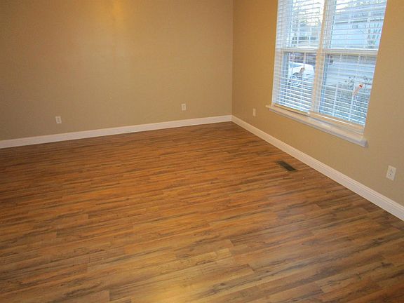 3rd image of 106 Jonathon Ct