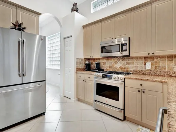 10732 Grande Blvd, West Palm Beach, FL 33412