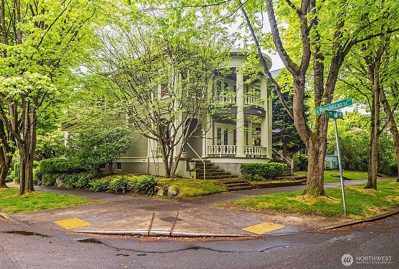 3rd image of 1709 E Republican Street #6