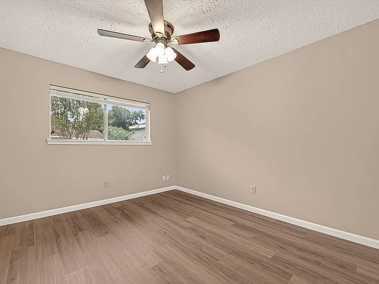 1519 Hitherfield Dr — Photo 32