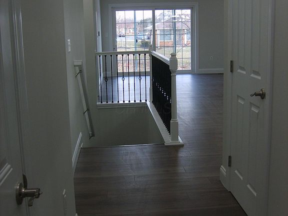 4th image of 418 Terrace Dr
