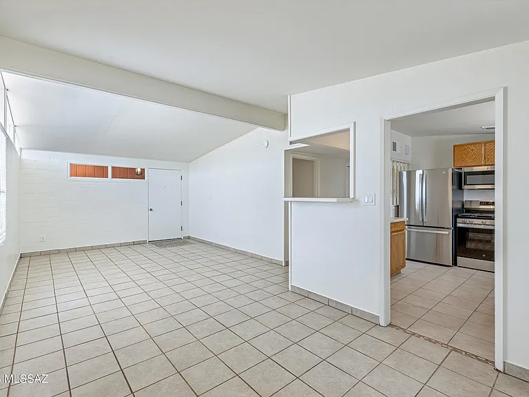 104 N Douglas Ave — Photo 11