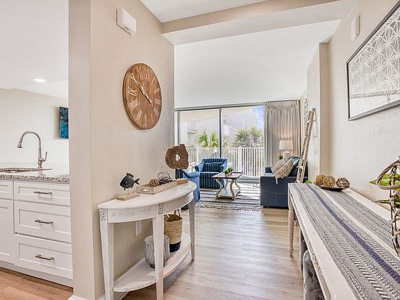 4th image of 800 Sandcastle Dr #216