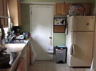 1546 208th St, Bayside, NY 11360