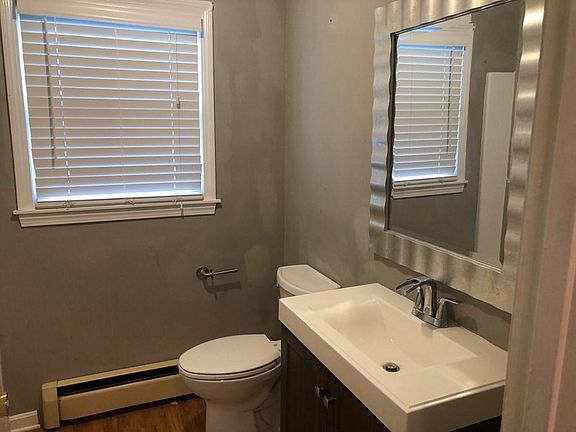 3rd image of 18 Chelmsford St Unit 1