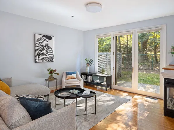 18 Pettee St #18, Newton Upper Falls, MA 02464