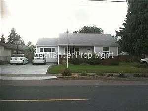 351 NW Connell Ave photo 1