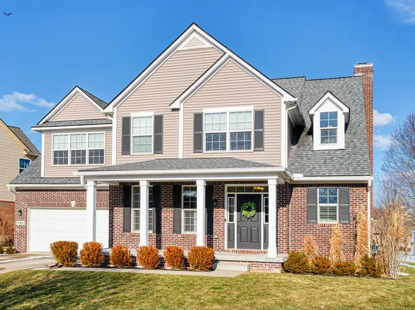 551 Fairways Ln #102, Chelsea, MI 48118