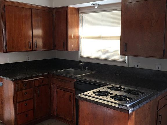 4th image of 751 Linda Ln