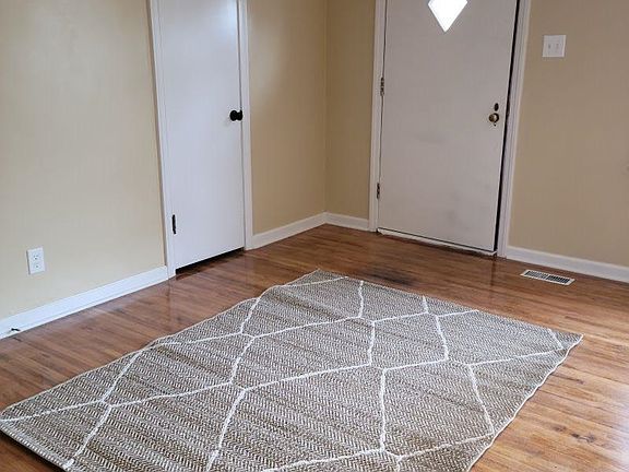 3rd image of 616 W 19th Ave