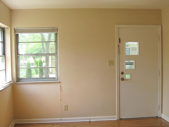 2nd image of 122 Saint James Dr