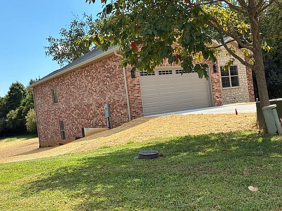 2nd image of 102 Twin Lakes Dr